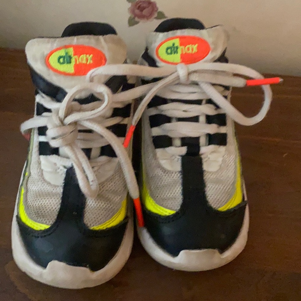 Air max kids size 9